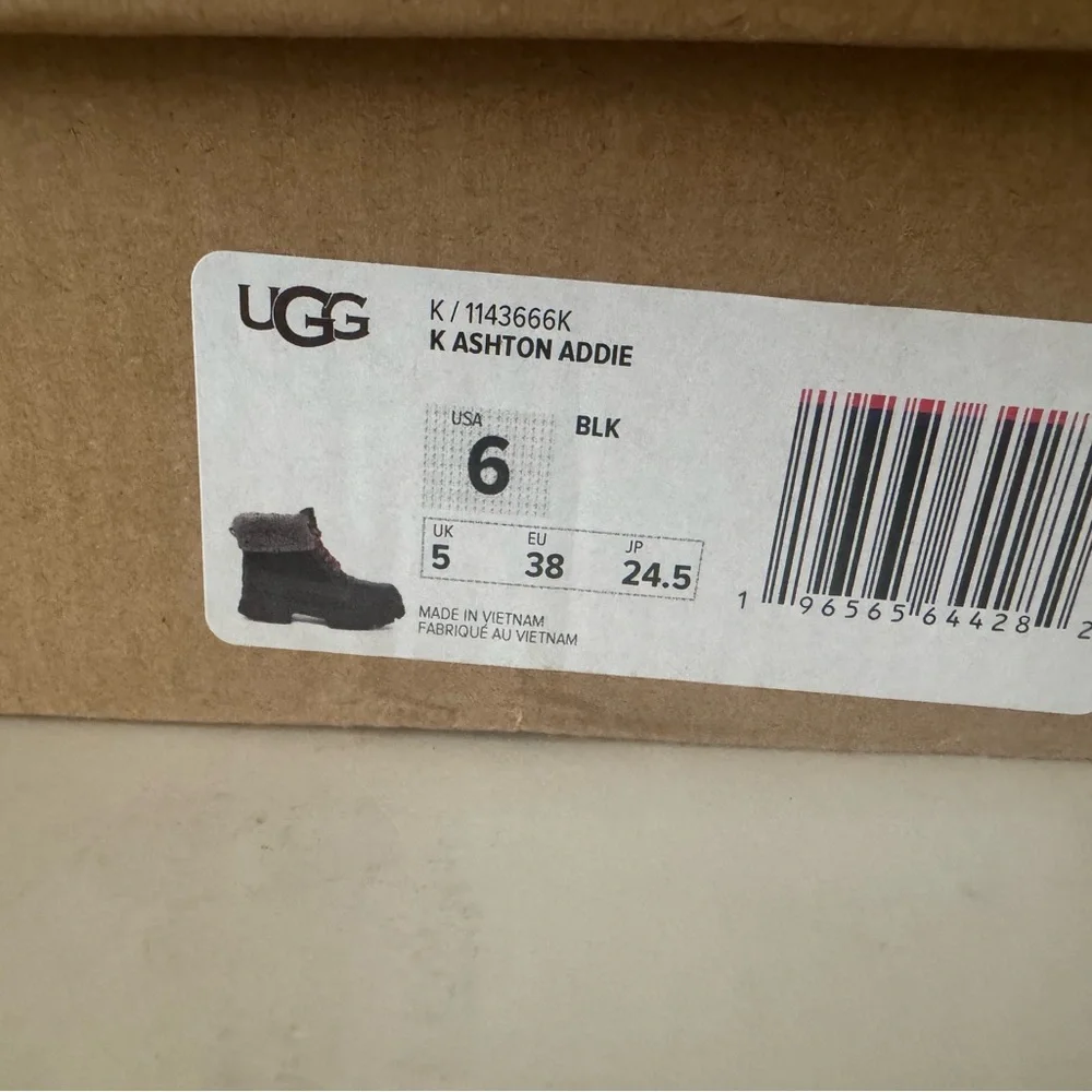UGG Ashton Addie Snow Leather Boot. Waterproof. Size: 8